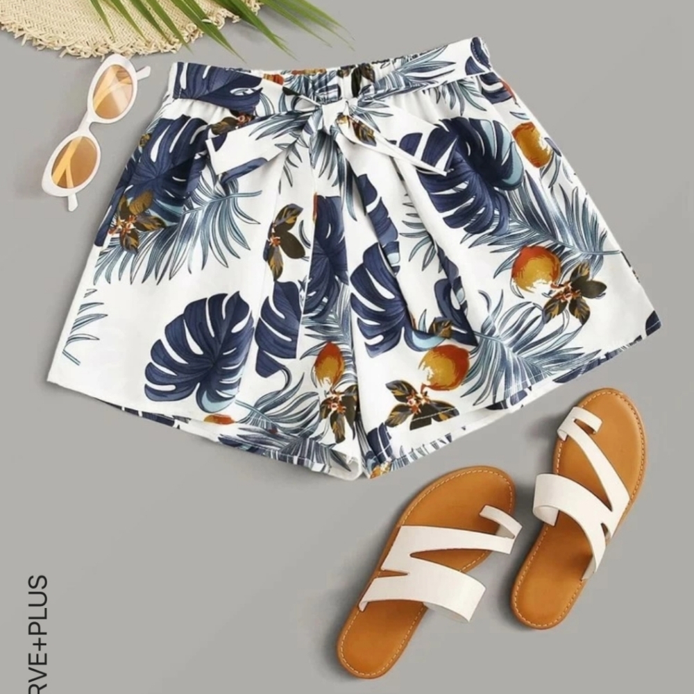 NWOT 1XL Plus Tropical Print Knot Front Shorts